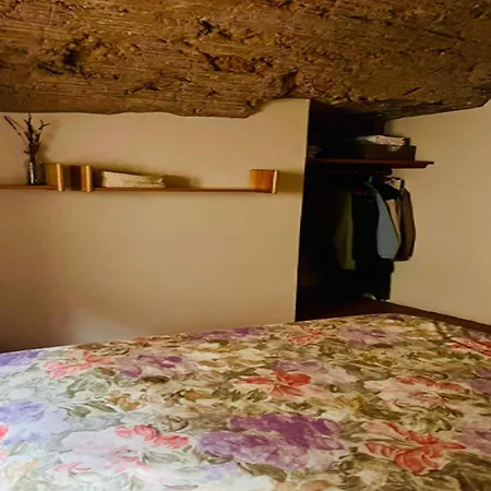 Апартаменты Traditional House For 4 People In Valveralla *