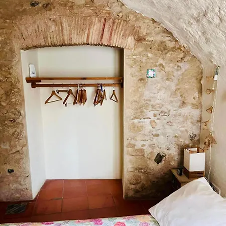Апартаменты Traditional House For 4 People In Valveralla Жирона