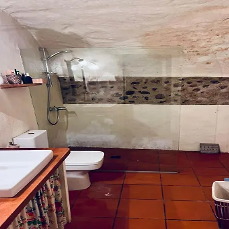 Traditional House For 4 People In Valveralla Жирона